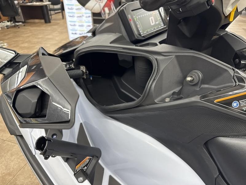 2025 Kawasaki Ultra 160LX-S Angler - Image 13