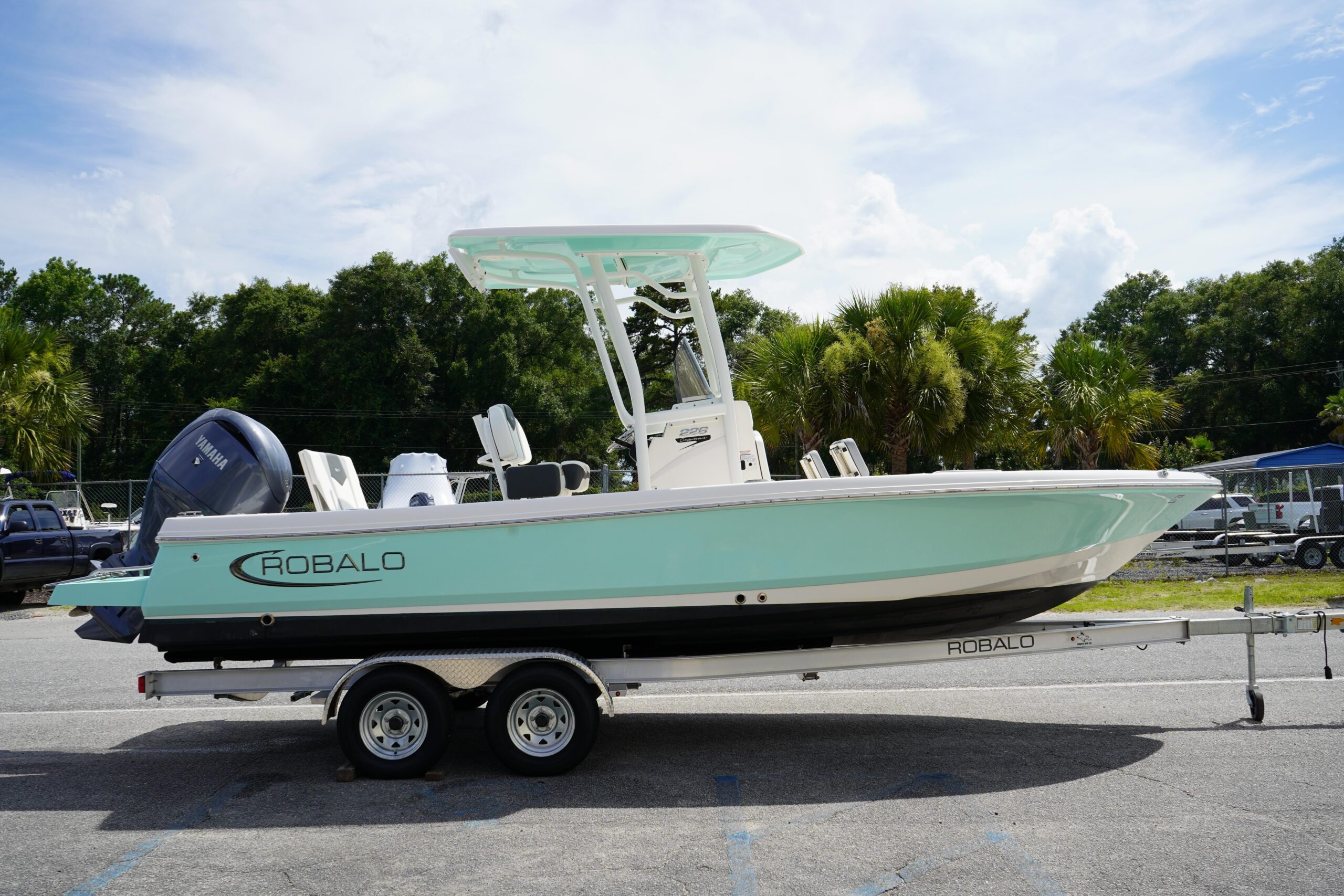 2024 Robalo 226 Cayman For Sale - Image 2