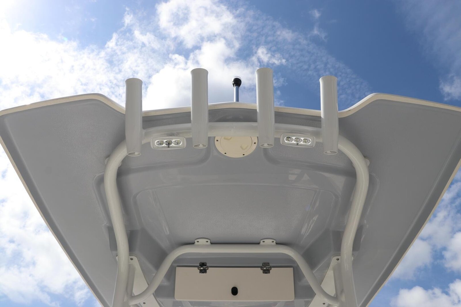 2024 Robalo 226 Cayman For Sale - Image 12