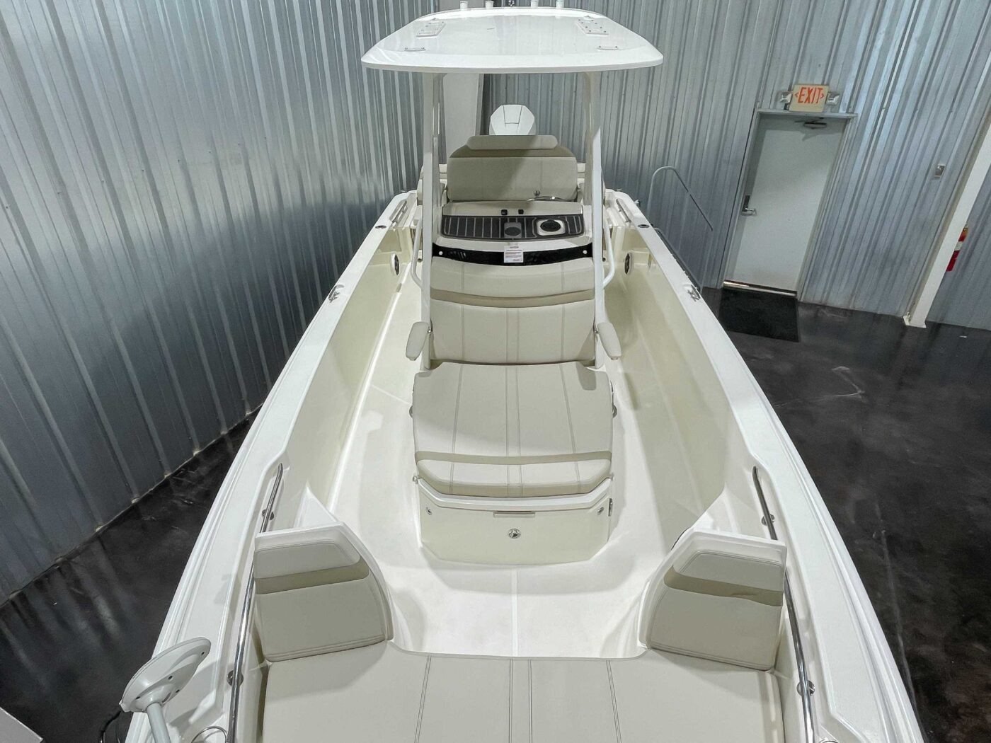 2025 Boston Whaler 250 Dauntless - Image 10