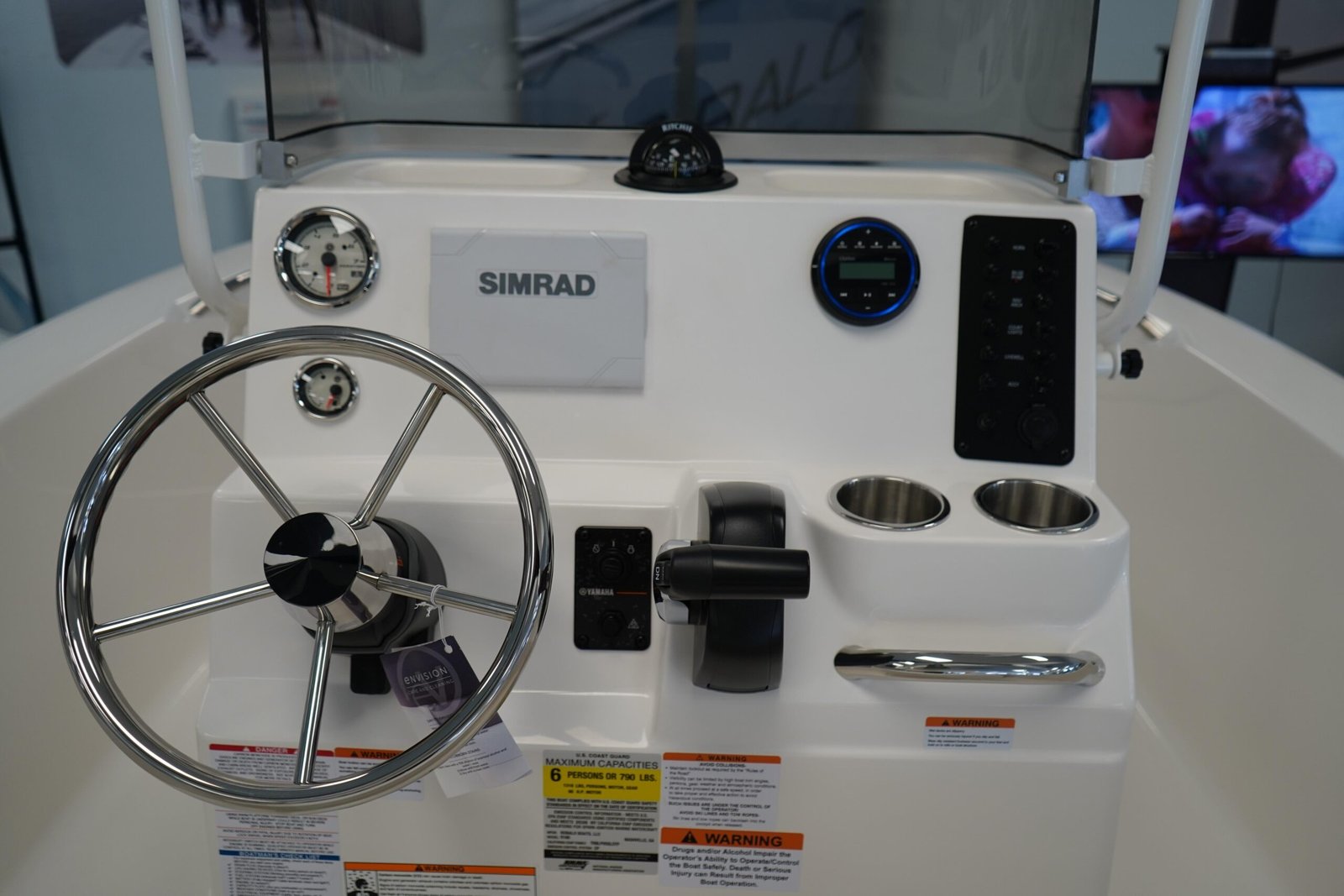 2026 Robalo R160 Center Console - Image 14