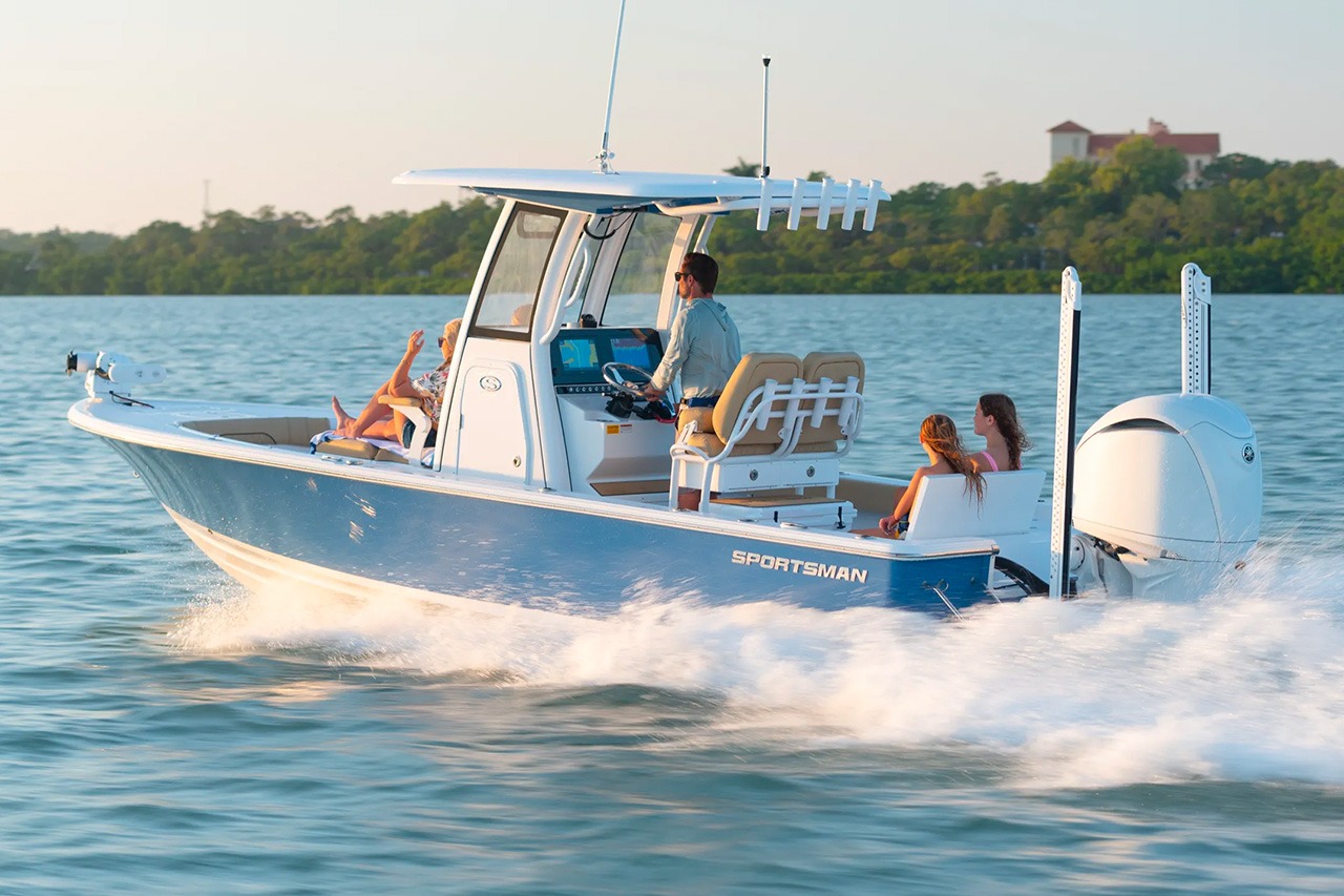 You are currently viewing 4 Main Reasons to Buy a Center Console Boat