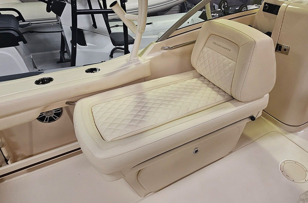 Grady-White Freedom 235 For Sale | Sea Glass Green | Yamaha 350hp Outboard - Image 9