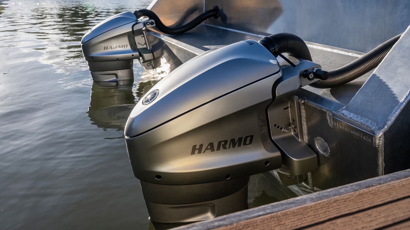 You are currently viewing Electric Outboard Motors: Range, Performance, Charging & Ownership