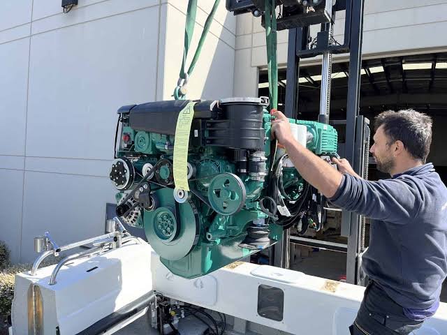 You are currently viewing New vs Used Marine Diesel Engines: Which Is the Better Investment?