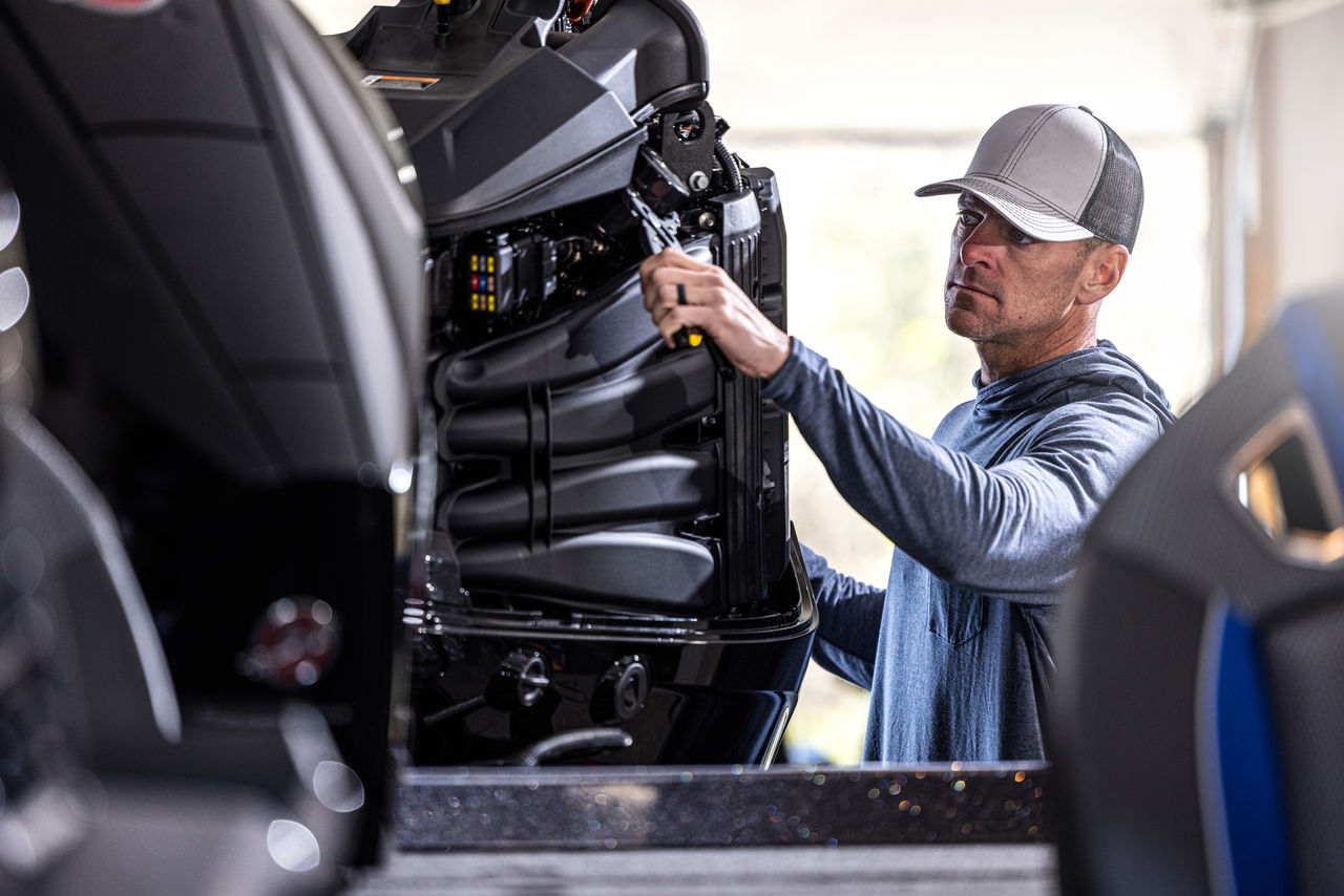 You are currently viewing Outboard Motor Maintenance: Complete Owner’s Guide